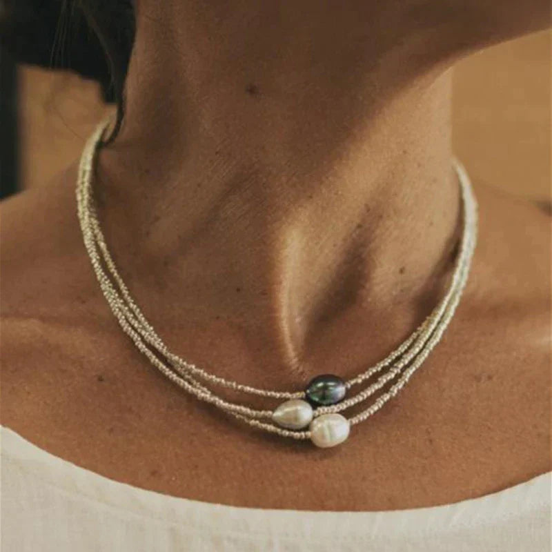 Vintage-style necklace with natural pearls