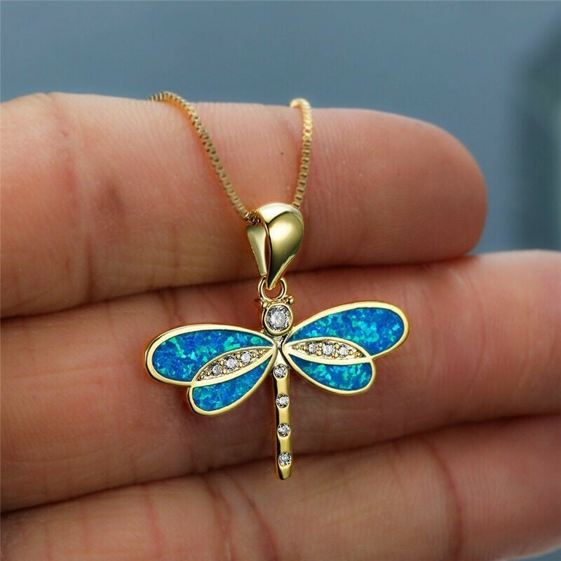 Gold pendant necklace in vintage style