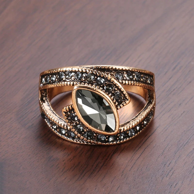 Elegant black crystal ring