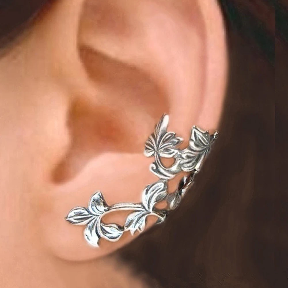 Silver-coloured vintage-style earrings