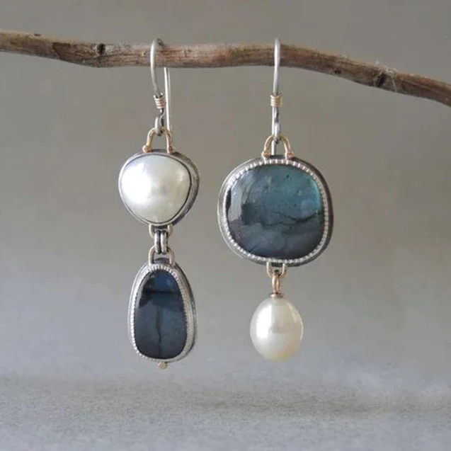 Vintage-style earrings with blue stone and pearl
