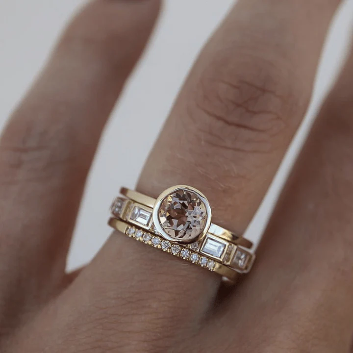 Ring with crystal inlaid with gold