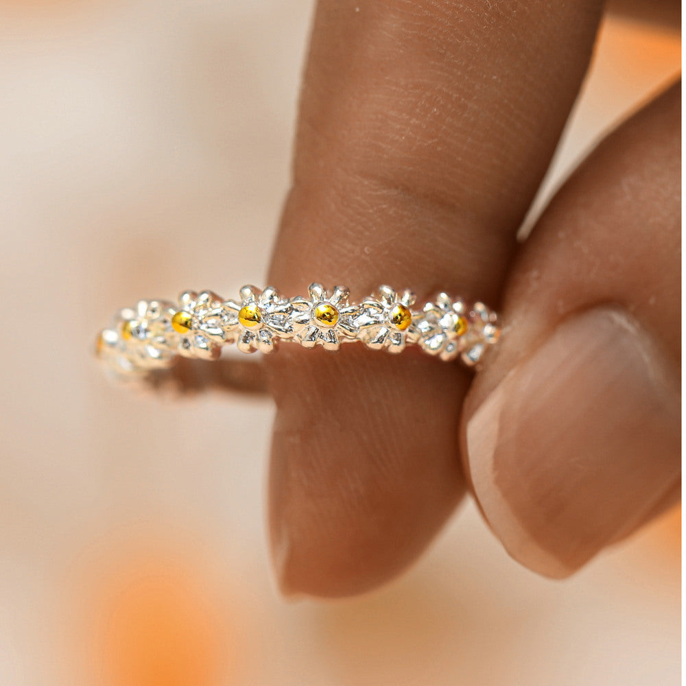 Adjustable 18K Gold Plated Ring with Daisy