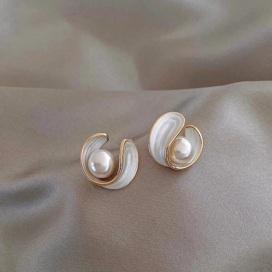 Elegant gold earrings with white opal and pearl