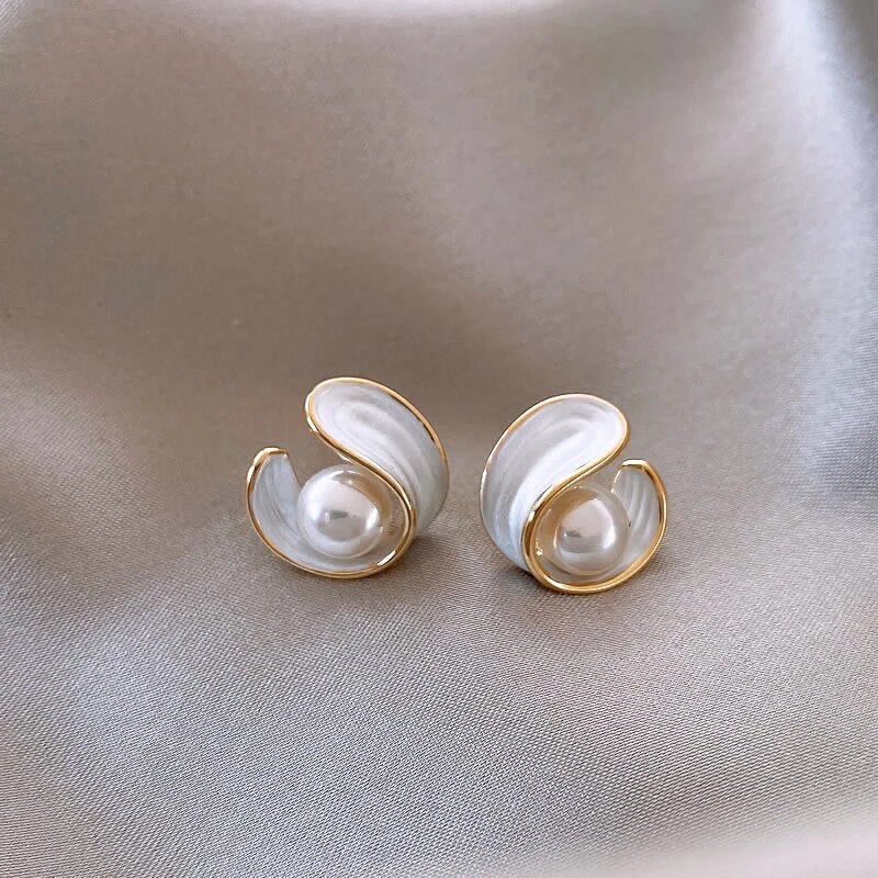 Elegant gold earrings with white opal and pearl
