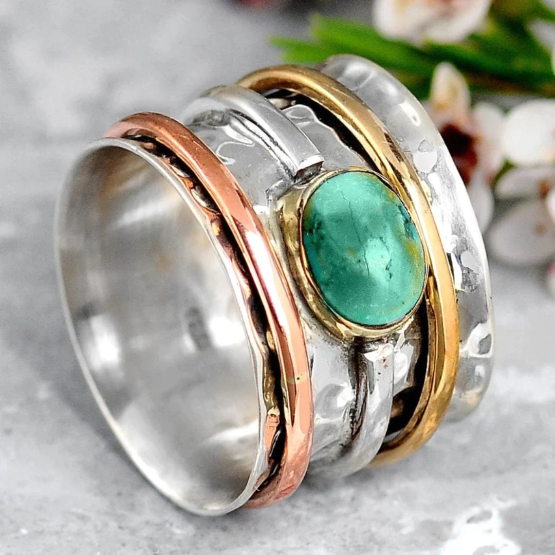 Vintage-style turquoise ring in gold and silver