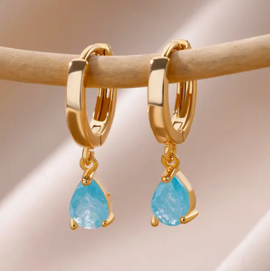 Small Tear Drop Pendant Ring with Blue Quartz in 18K Gold Plating