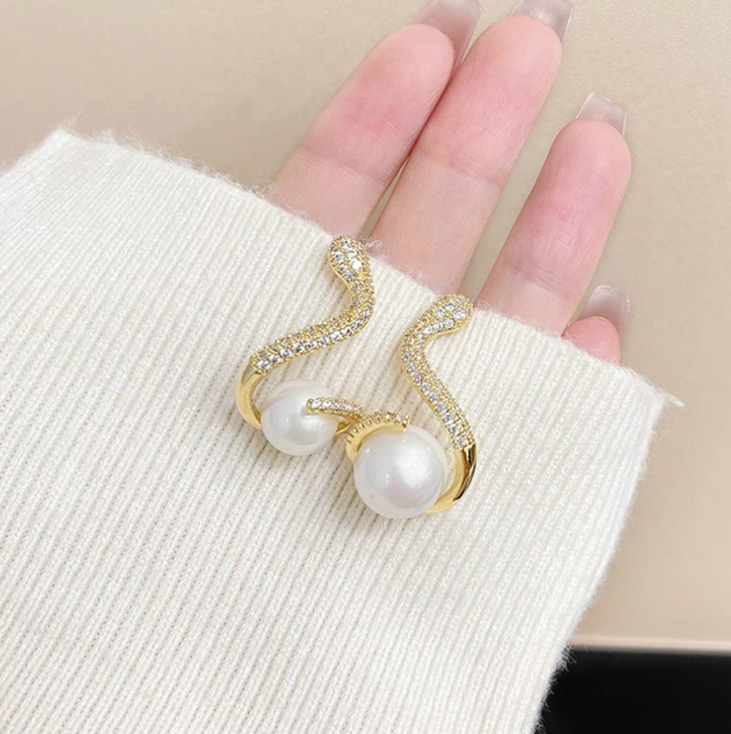 Snake Earrings with Pearl in 18K Gold Plating