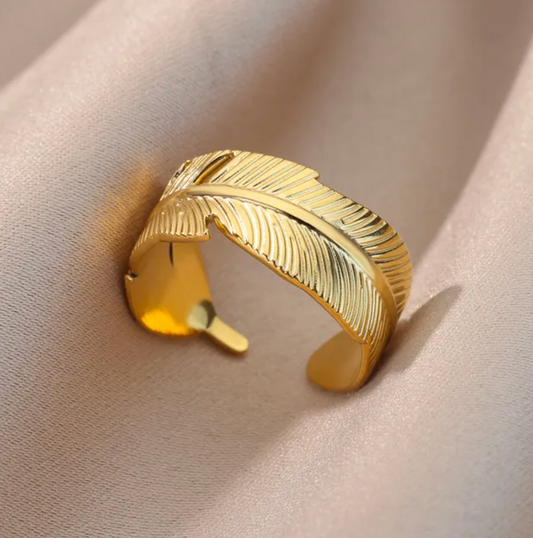 Tropical Leaf Ring in 18K Gold Plating