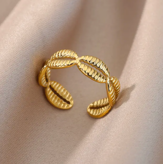 Shell Ring in 18K Gold Plating