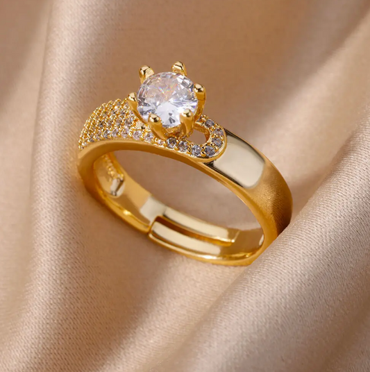 Queen Stone Ring in 18K Gold Plating