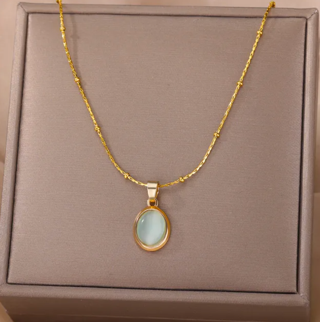 Quartz Style Necklace in 18K Gold Plating