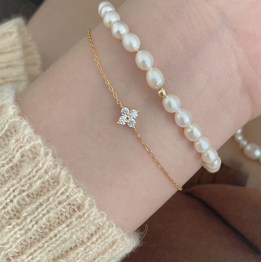 Small Flower Bracelet with Zirconia in 18K Gold Plating