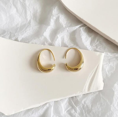 Luxury gold earrings