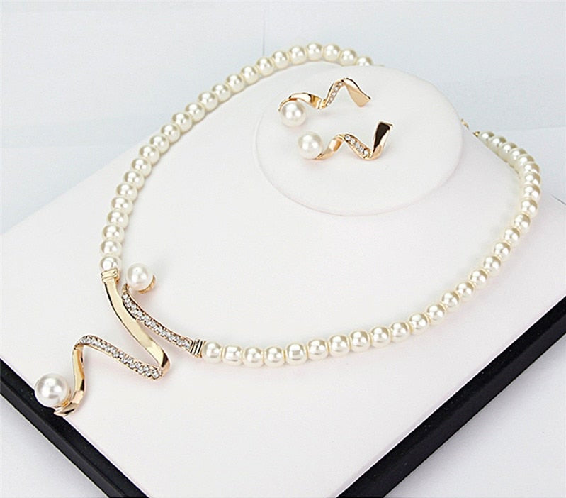 Necklace with natural pearls + earrings set