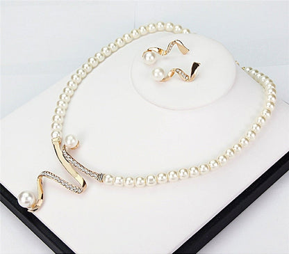 Necklace with natural pearls + earrings set