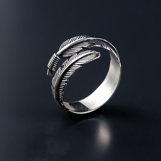 Silver vintage-style feather ring