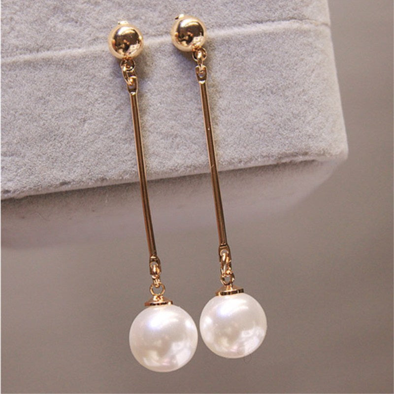 Luxury dangling earrings with hand-arranged pearls