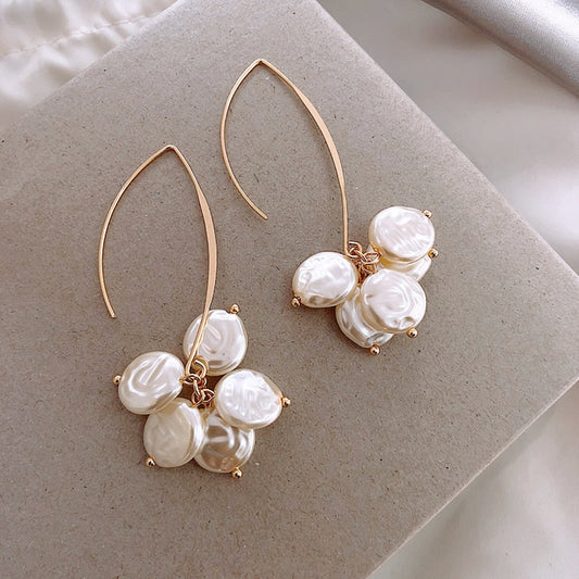 Elegant pearl and crystal earrings