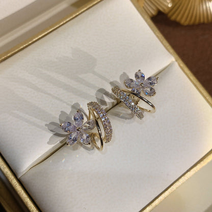 Gold vintage-style earrings
