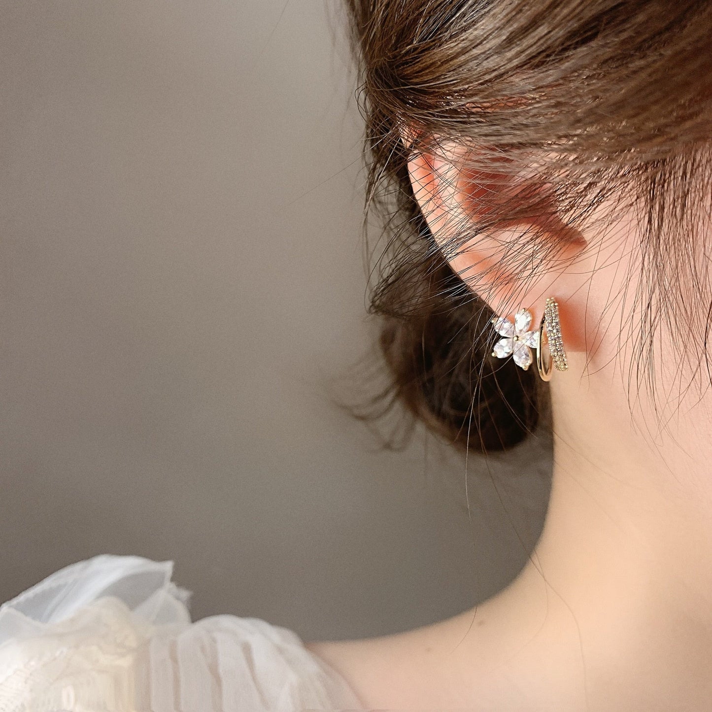 Gold vintage-style earrings