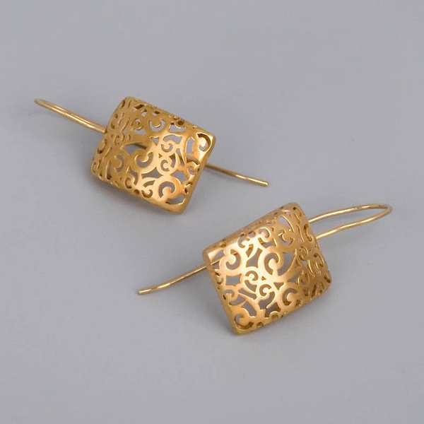Gold earrings with small pearls