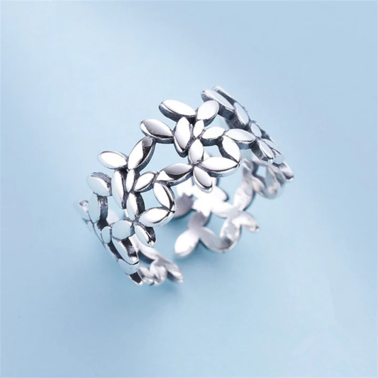 Vintage Leaf Ring in Silver
