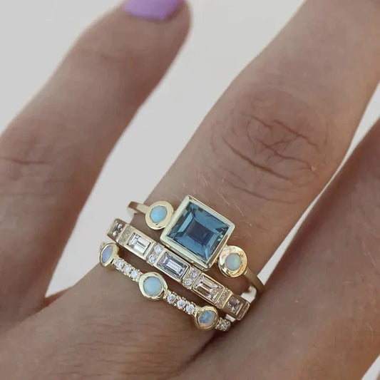 Vintage-style ring set with blue crystal
