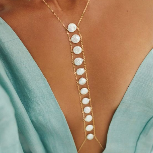 Vintage-style pearl necklace