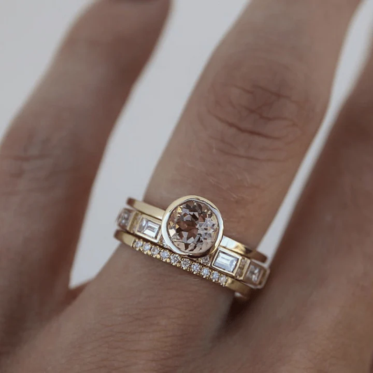 Ring with crystal inlaid with gold
